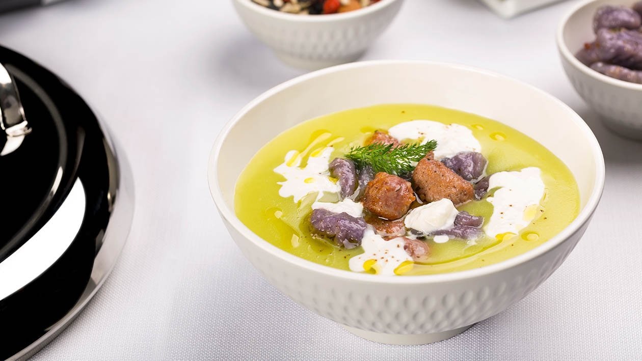 crema di asparagi, gnocchetti di patate viola, salsiccia a punta di coltello e stracciatella – - Ricetta