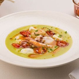 crema di piselli con moscardini, mozzarella di bufala e olio al pomodorino arrostito