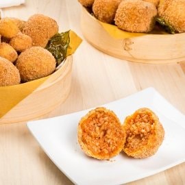 Fritto all’italiana con crocchette, arancini, supplì e mozzarella in carrozza Fritto all’italiana con crocchette, arancini, supplì e mozzarella in carrozza