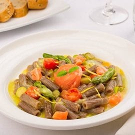 maccheroncino con crema di asparagi salmone arrostito e limone candito maccheroncino con crema di asparagi salmone arrostito e limone candito