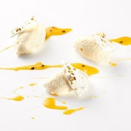 Mousse al cioccolato bianco e passion fruit Mousse al cioccolato bianco e passion fruit