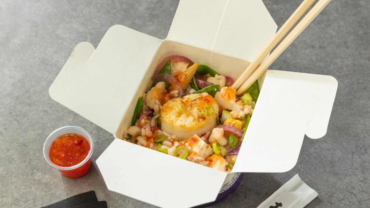Riso con tofu, cavolfiore, mais, taccole e capasanta scottata. E salsa agro dolce – - Ricetta