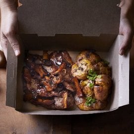 Scaloppa di maiale con salsa al whisky e funghi Scaloppa di maiale con salsa al whisky e funghi