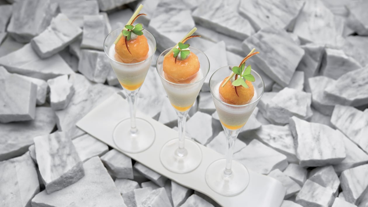 “Sgroppino” al limone con babà al limoncello, lemongrass e foglioline di acetosella