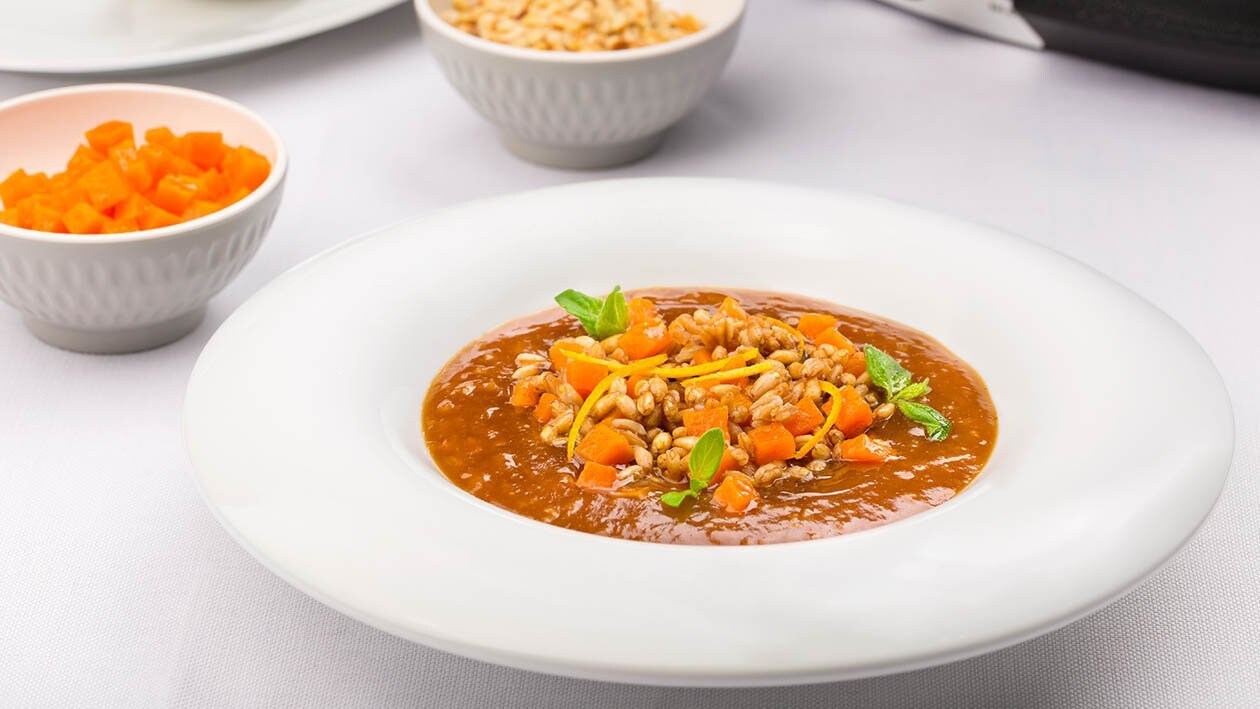 zuppa di cipolle con zucca caramellata, scorzetta di arance e farro – Ricetta zuppa di cipolle con zucca caramellata, scorzetta di arance e farro – Ricetta