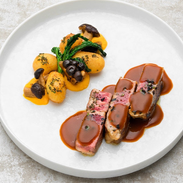 Controfiletto arrosto con sale nero e salsa Demiglace Controfiletto arrosto con sale nero e salsa Demiglace
