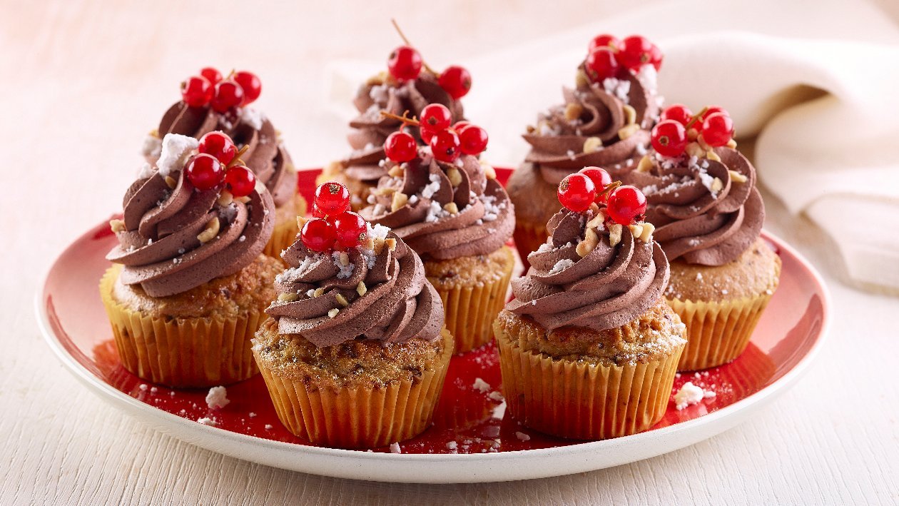 Cup cake al cioccolato con cioccolato fondente, meringhe e ribes – - Ricetta