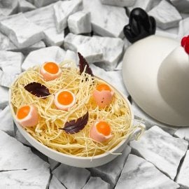 Kinder Eggs di pannacotta alla vaniglia e yogurt Kinder Eggs di pannacotta alla vaniglia e yogurt