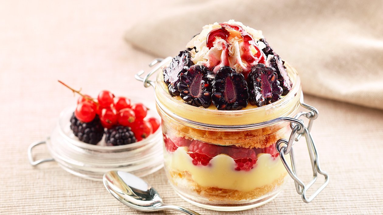 Millefoglie al vasetto, con panna e frutti di bosco – - Ricetta