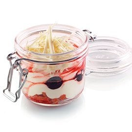 Mousse al cioccolato bianco e amarene Mousse al cioccolato bianco e amarene