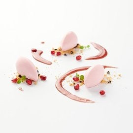 Quenelle di mousse al lampone Quenelle di mousse al lampone