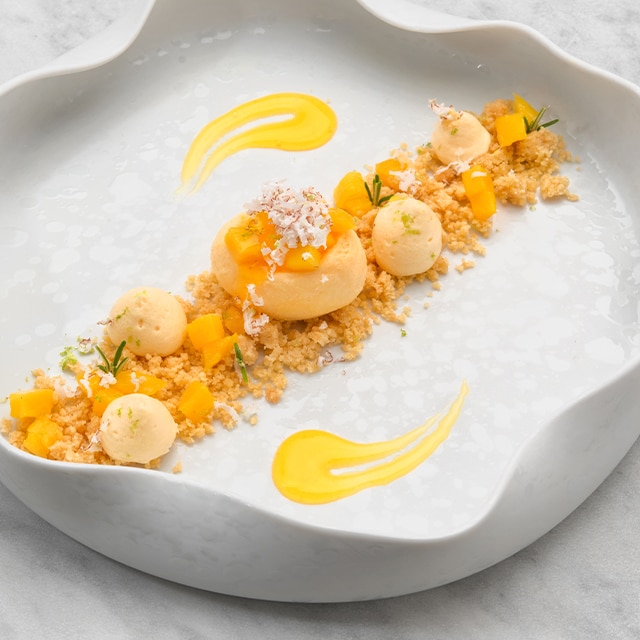 Semifreddo di mousse al mango con cocco rapè Semifreddo di mousse al mango con cocco rapè