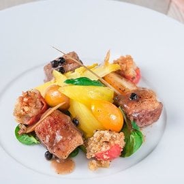 Anatra confit con supreme pomodorino gratinato e finocchietti allo zafferano Anatra confit con supreme pomodorino gratinato e finocchietti allo zafferano
