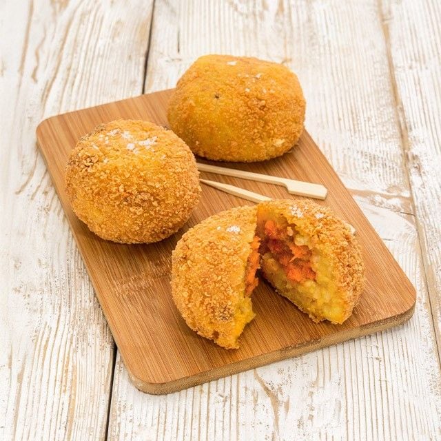 Arancini di riso al ragù classico in panatura gluten free Arancini di riso al ragù classico in panatura gluten free