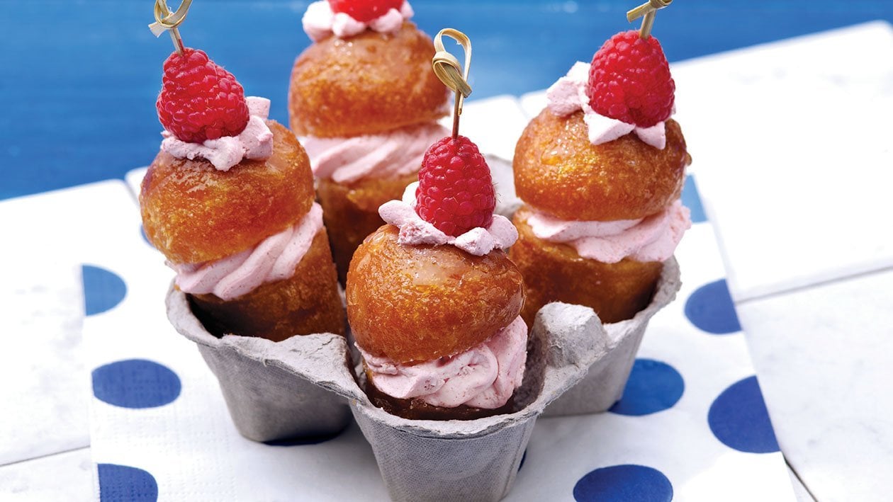 Babà al limoncello con spuma di panna cotta ai lamponi – - Ricetta