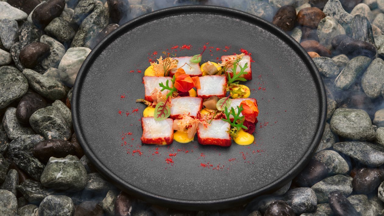 #Baccalà Mosaico di “Crudo” di baccalà alla polvere di Ibisco, maionese al mango, topinambur e pomodorini semi canditi all’anice