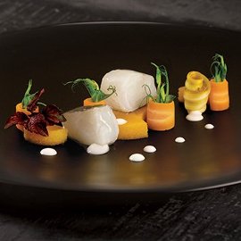 Baccalà cotto in olio cottura con pavè di zucca gialla e salsa al basilico Baccalà cotto in olio cottura con pavè di zucca gialla e salsa al basilico