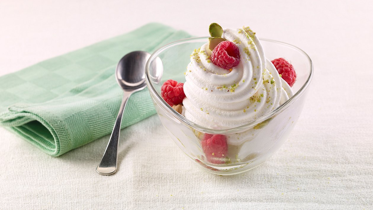 Bavarese allo yogurt, con lamponi e pistacchi – - Ricetta