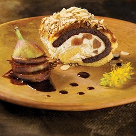Bisquit con crema tiramisù, caramello e fichi Bisquit con crema tiramisù, caramello e fichi