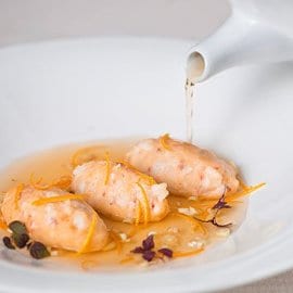 Canederli di scampi con brodo al lemongrass e arancia rapè Canederli di scampi con brodo al lemongrass e arancia rapè
