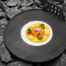 #Carbonara Bucatino marinato allo zafferano, tuorlo d’uovo al pepe affumicato, Tonno rosso, Guanciale croccante e fave novelle #Carbonara Bucatino marinato allo zafferano, tuorlo d’uovo al pepe affumicato, Tonno rosso, Guanciale croccante e fave novelle