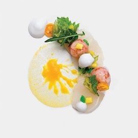 Carpaccio di capesante e gamberi con spuma al wasabi Carpaccio di capesante e gamberi con spuma al wasabi