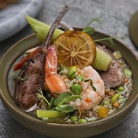 Carré di agnello con gamberi, quinoa al profumo di limone e menta Carré di agnello con gamberi, quinoa al profumo di limone e menta