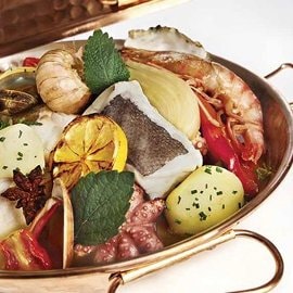 Cataplana di baccalà con verdure novelle Cataplana di baccalà con verdure novelle