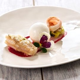 Composizione di coda di rospo in lardo di colonnata, verza e crema di barbabietola Composizione di coda di rospo in lardo di colonnata, verza e crema di barbabietola