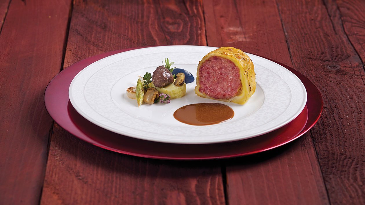Cotechino in crosta con purè alla mela e cavolo viola