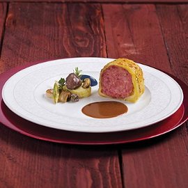 Cotechino in crosta con purè alla mela e cavolo viola Cotechino in crosta con purè alla mela e cavolo viola