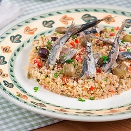 Cous Cous con olive leccine, alici confit ed erba cipollina Cous Cous con olive leccine, alici confit ed erba cipollina
