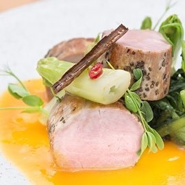 Crema di carote e cannella con maialino arrostito al timo Crema di carote e cannella con maialino arrostito al timo