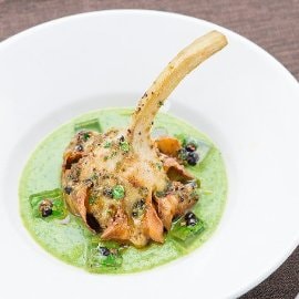 Crema di piselli con carciofo brasato e gelée di sambuca e ginepro Crema di piselli con carciofo brasato e gelée di sambuca e ginepro