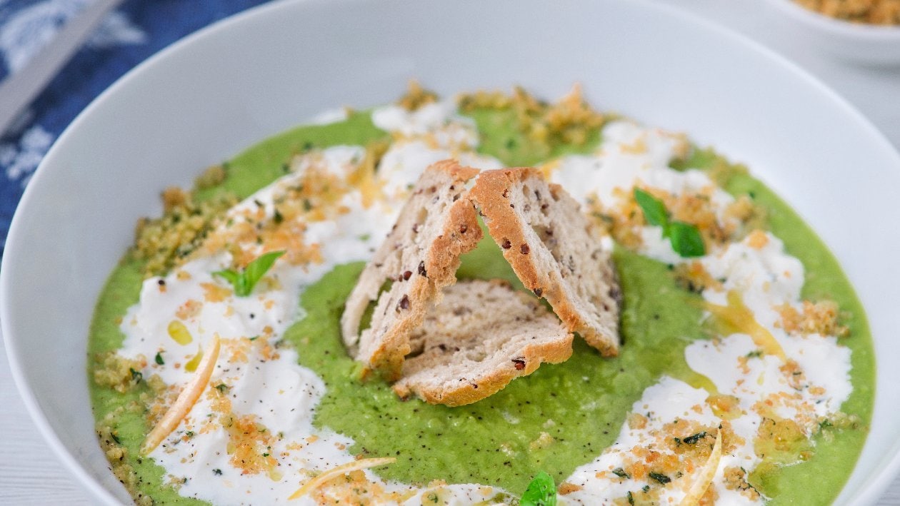 Crema di piselli con stracciatella e pane sfritto – - Ricetta
