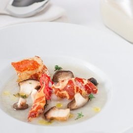 Crema di topinambur in vasocottura con capocollo croccante e cardoncelli Crema di topinambur in vasocottura con capocollo croccante e cardoncelli