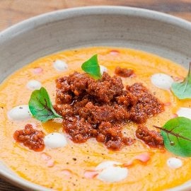 Crema di zucca con 'Nduja e fonduta al caprino Crema di zucca con 'Nduja e fonduta al caprino