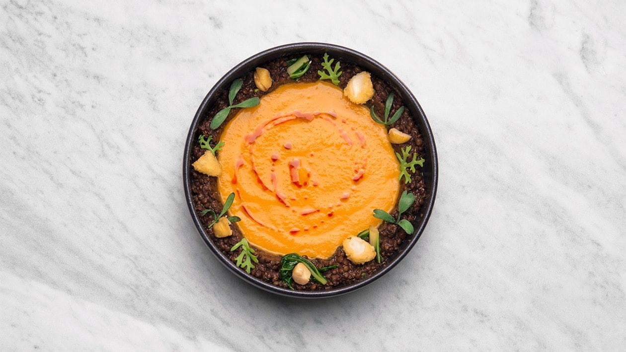 Crema di zucca violino con lenticchie beluga e bocconcini di bufala alla polvere di acciughe – - Ricetta