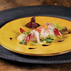 Crudo di dentice, mosto d’uva e salsa al limone