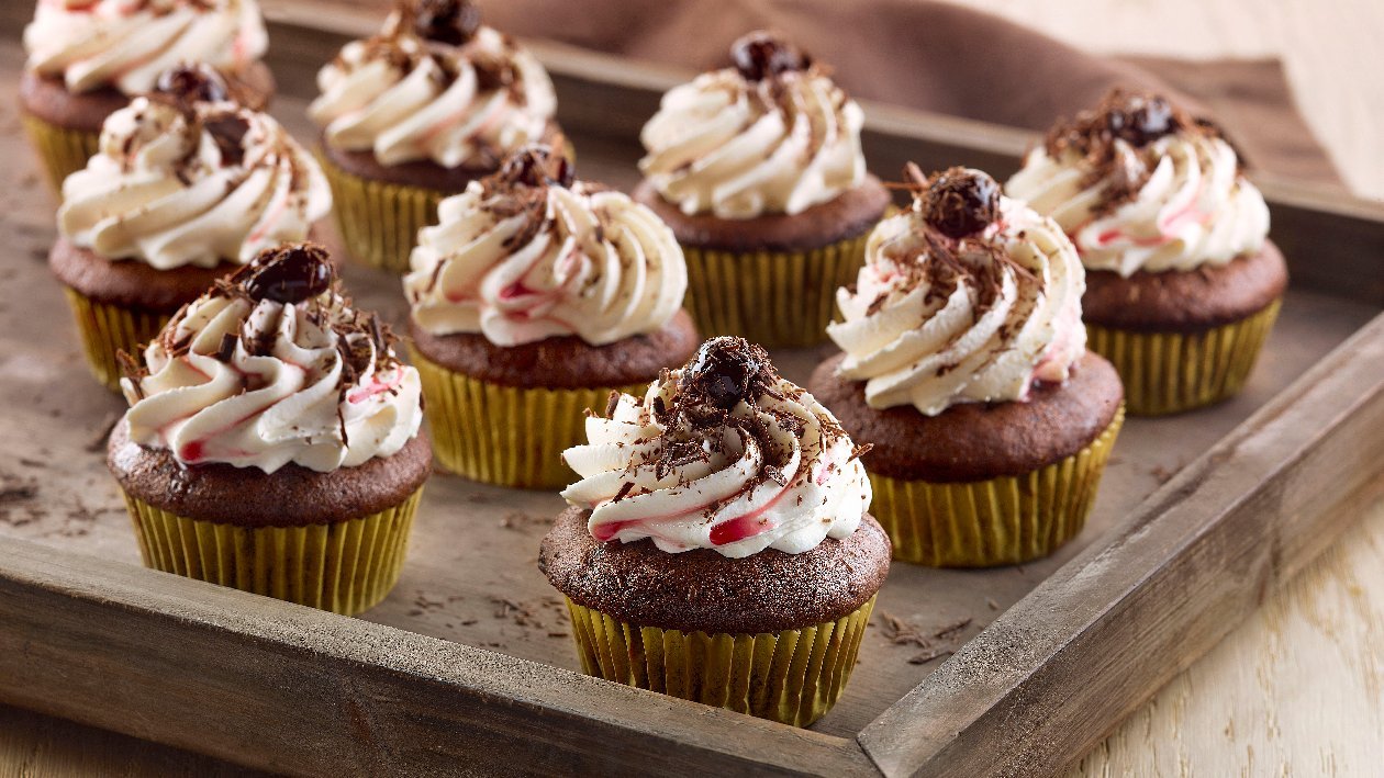 Cup cake al cacao, con cioccolato bianco e amarene – - Ricetta