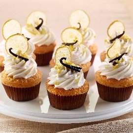 Cup cake al limone, con mandorle, vaniglia e limone candito Cup cake al limone, con mandorle, vaniglia e limone candito