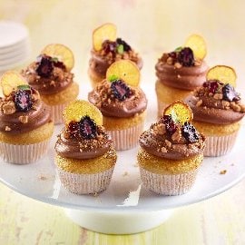 Cup cake con cioccolato, frutti di bosco e mandarini Cup cake con cioccolato, frutti di bosco e mandarini