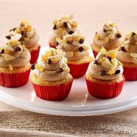 Cup Cake alle mandorle, con caffè, mandorle e arancia candita Cup Cake alle mandorle, con caffè, mandorle e arancia candita
