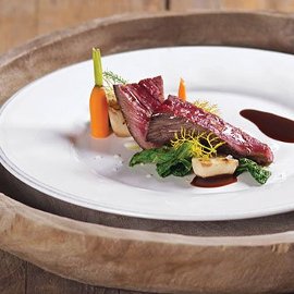 Entrecôte cotta a bassa temperatura con scorzanera e verza Entrecôte cotta a bassa temperatura con scorzanera e verza