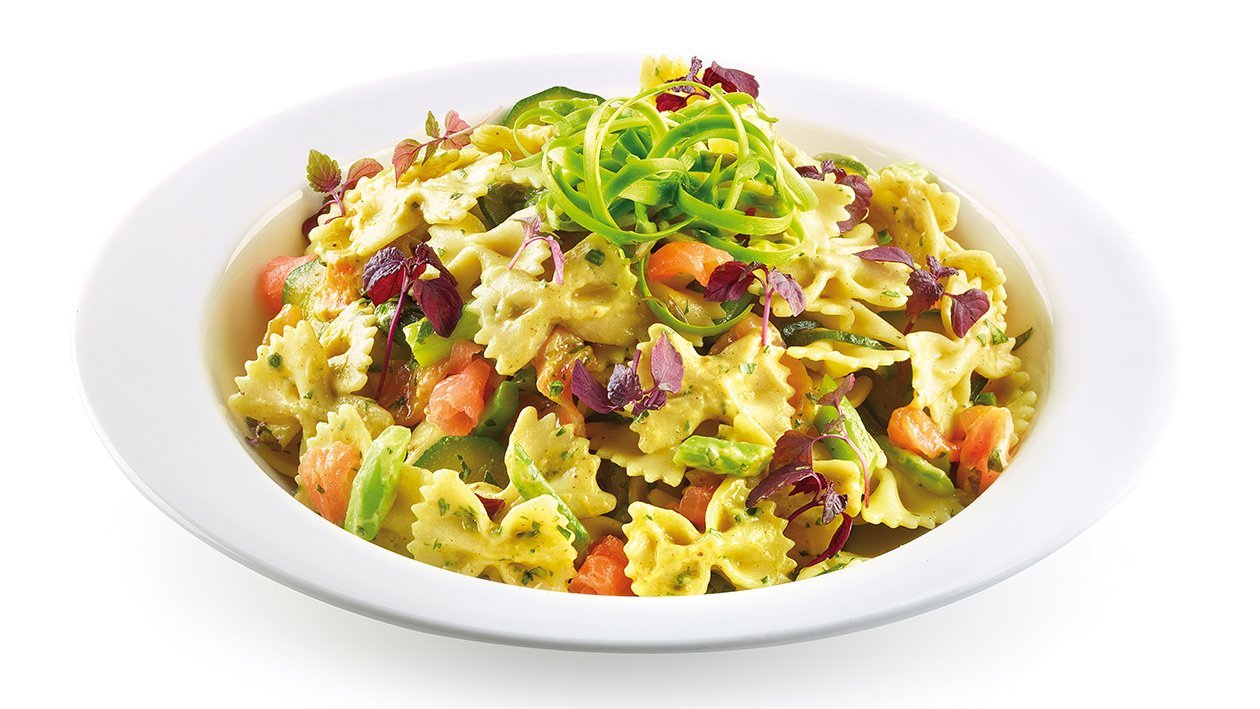 Farfalle al salmone, zucchine e asparagi, con salsa senape e miele – - Ricetta