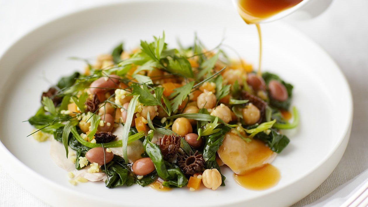 Filetto di faraona con spinaci all'aglio, bulgur alle spezie e salsa di spugnole – - Ricetta