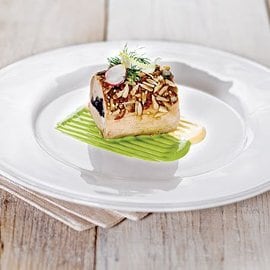 Filetto di maialino farcito con radicchio su fonduta di taleggio e cavoletti di Bruxelles