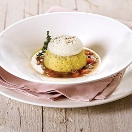 Flan di cardi con brodetto di capretto e spuma di formaggio caprino Flan di cardi con brodetto di capretto e spuma di formaggio caprino