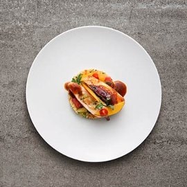 Galletto alla diavola farcito con albicocche su tortino di cous cous agli agrumi Galletto alla diavola farcito con albicocche su tortino di cous cous agli agrumi