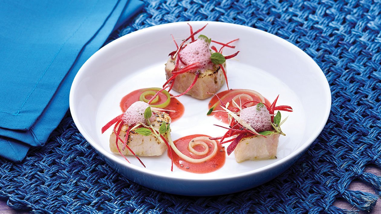 Gazpacho di anguria profumato al basilico con pesce spada bruciato al lemongrass – - Ricetta